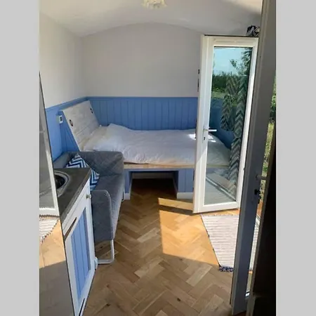 Apple Tree Hut Apartment Tenby Exterior photo
