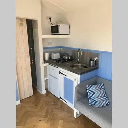Apple Tree Hut Apartment Tenby Exterior photo