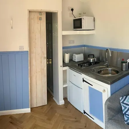 Apple Tree Hut Apartment Tenby Exterior photo